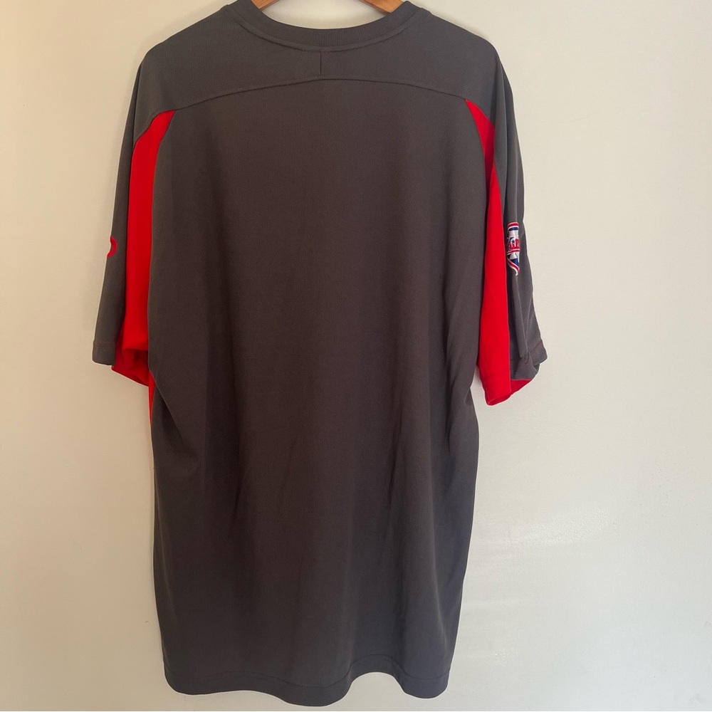 Philadelphia Phillies Men’s Red Gray Short Sleeve Shirt Size 41 - Picture 6 of 7